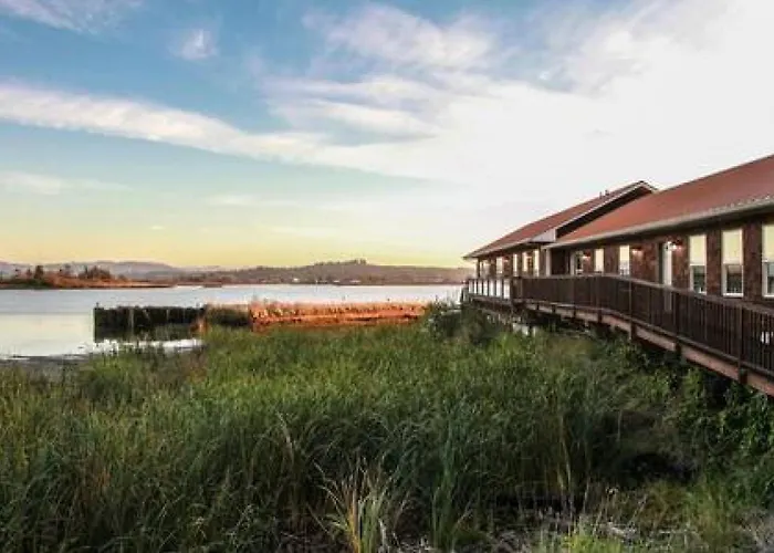 Historic Astoria Waterfront Views & Vintage Vibes