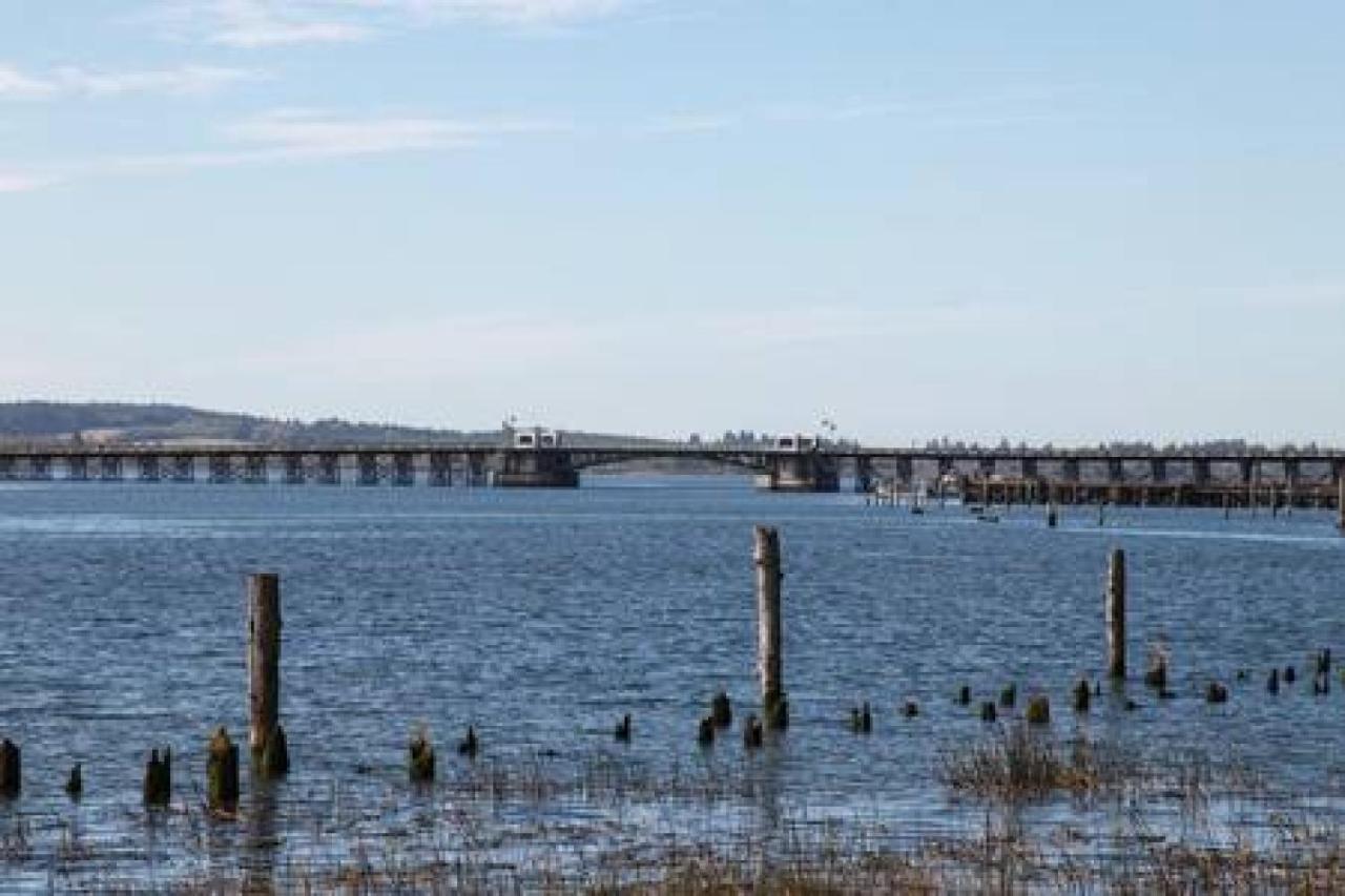 Historic Waterfront Views & Vintage Vibes Astoria