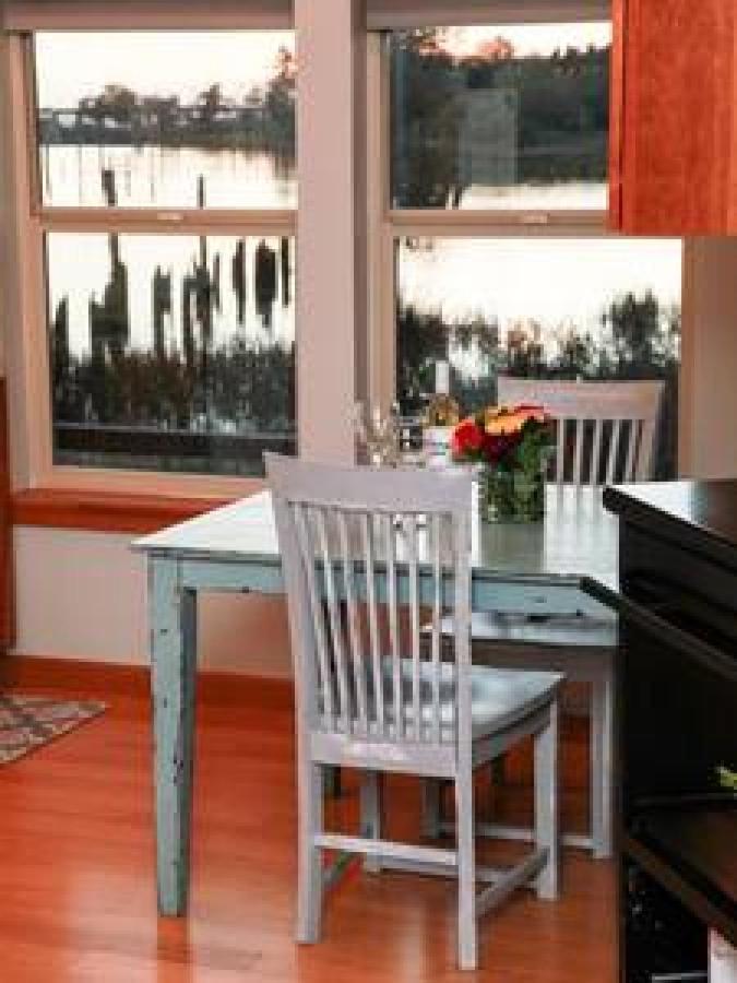 Historic Waterfront Views & Vintage Vibes Astoria