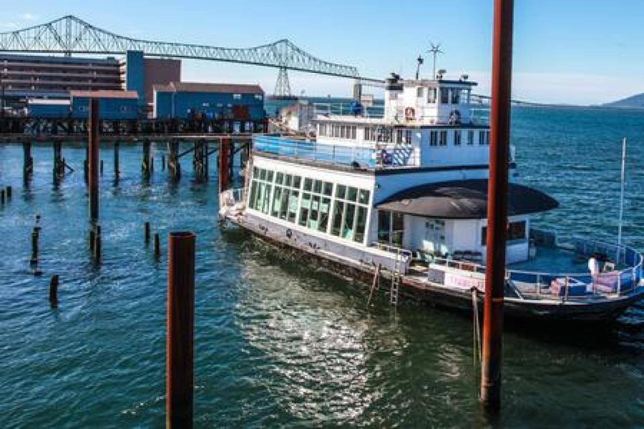 Historic Waterfront Views & Vintage Vibes Astoria